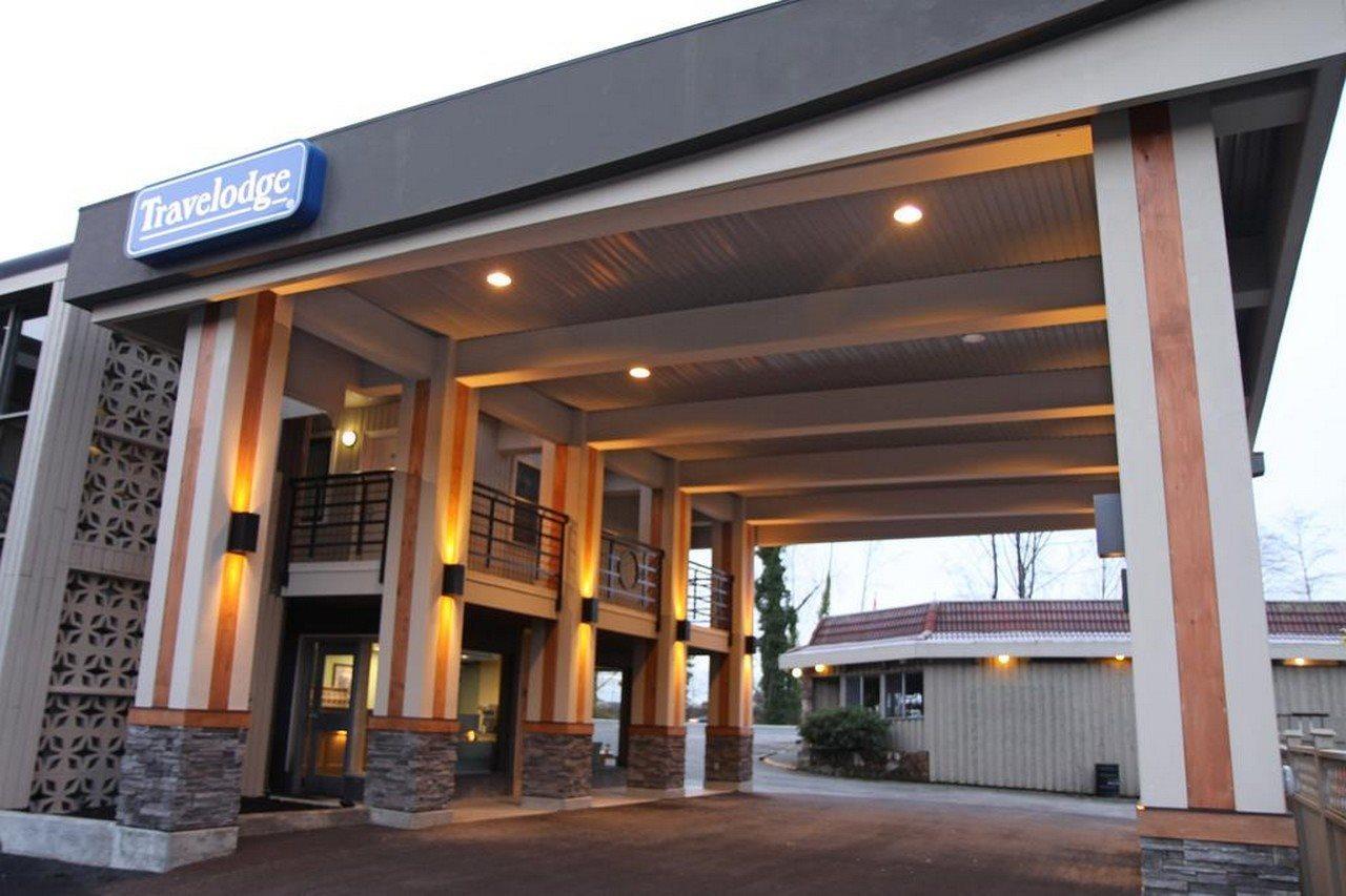 Travelodge By Wyndham Vancouver Lions Gate Exterior photo